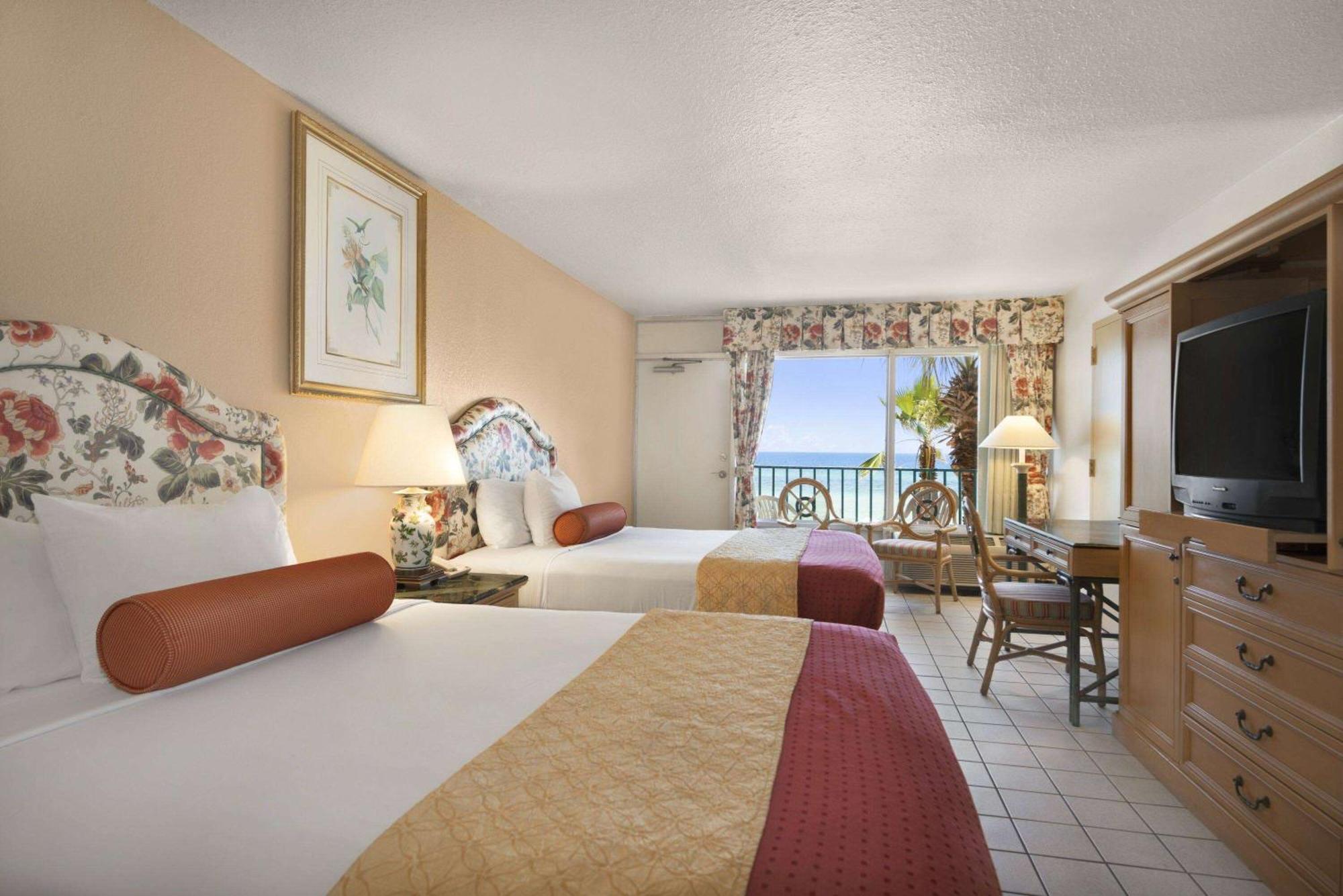Days Inn By Wyndham Panama City Beach/Ocean Front Exterior photo