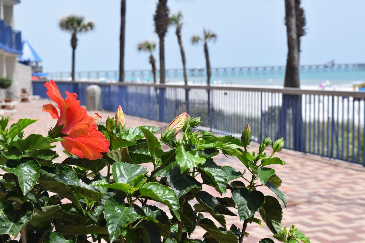 Days Inn By Wyndham Panama City Beach/Ocean Front Exterior photo