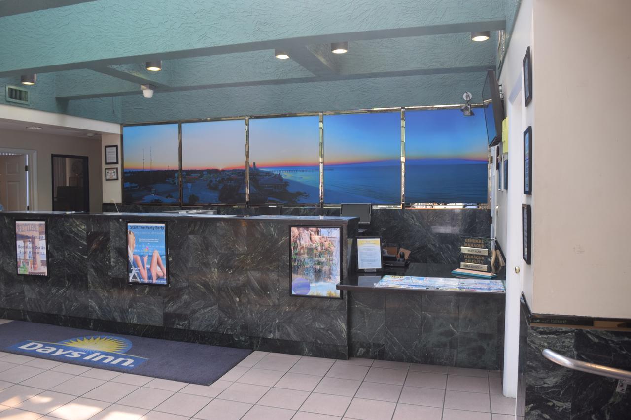 Days Inn By Wyndham Panama City Beach/Ocean Front Exterior photo