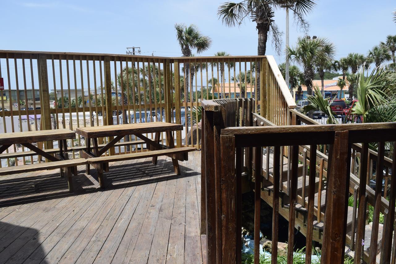 Days Inn By Wyndham Panama City Beach/Ocean Front Exterior photo