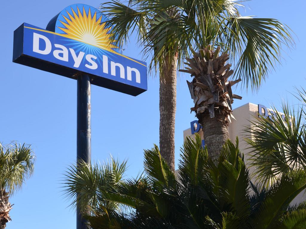 Days Inn By Wyndham Panama City Beach/Ocean Front Exterior photo