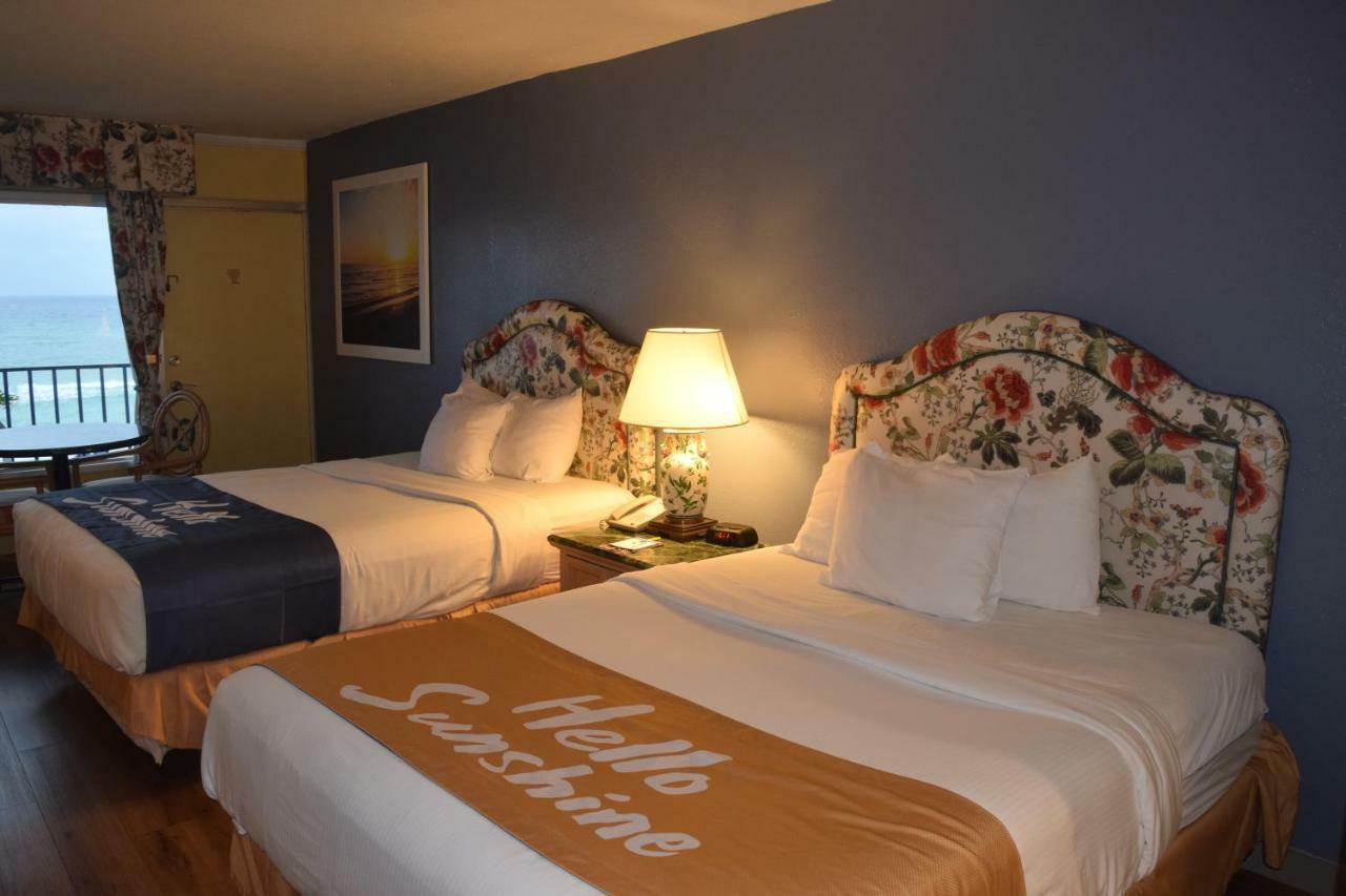 Days Inn By Wyndham Panama City Beach/Ocean Front Exterior photo